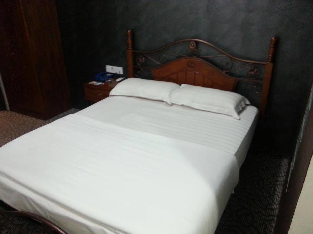 Oriental Inn Кучинг Экстерьер фото